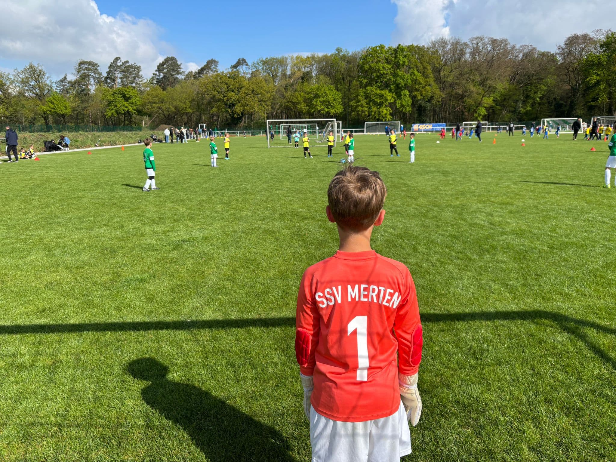 Jugend beim Training auf dem Platz des SSV Merten